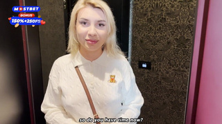 Зашла не в ту дверь: попка свела с ума, обкончал мощно!